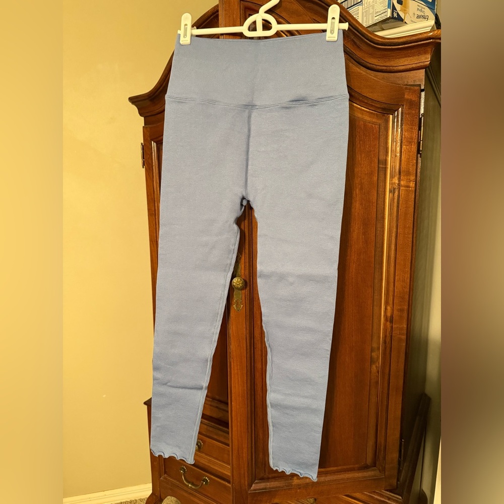 Spiritual gangster lilac leggings size xs/s